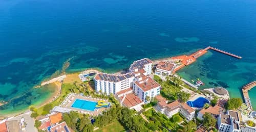 Le Bleu Hotel & Resort